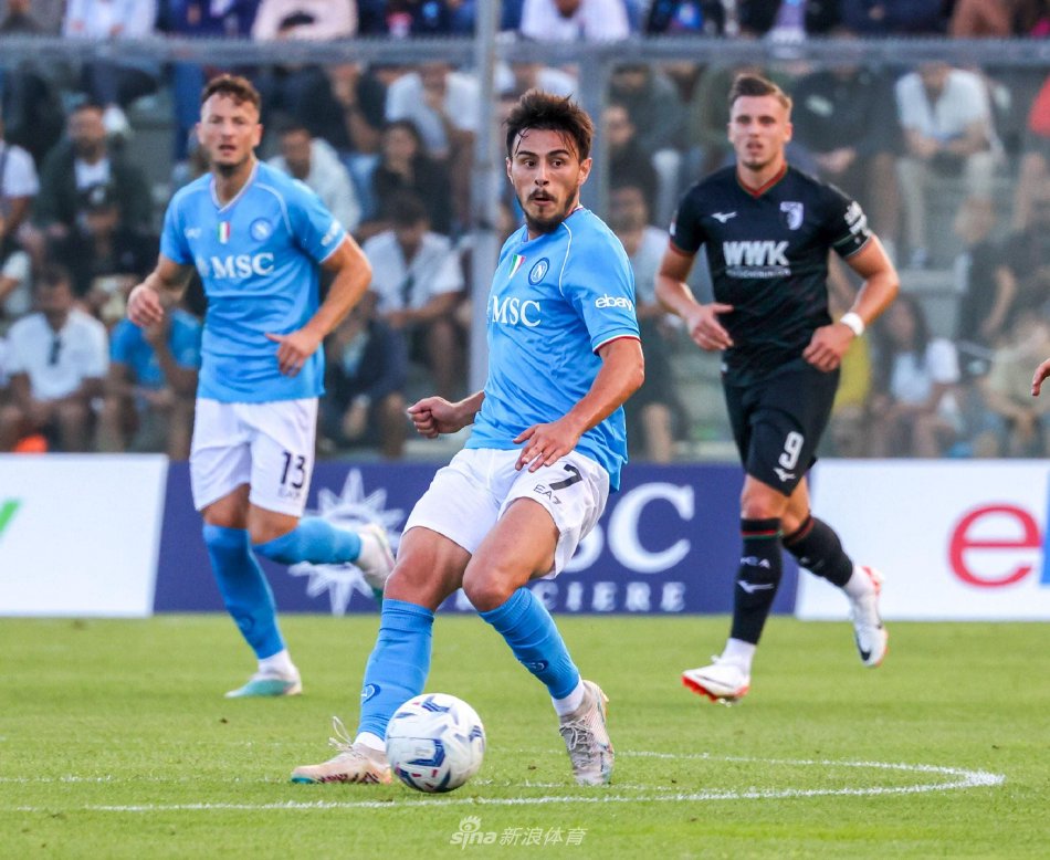 杯赛场上的 杯赛场上的